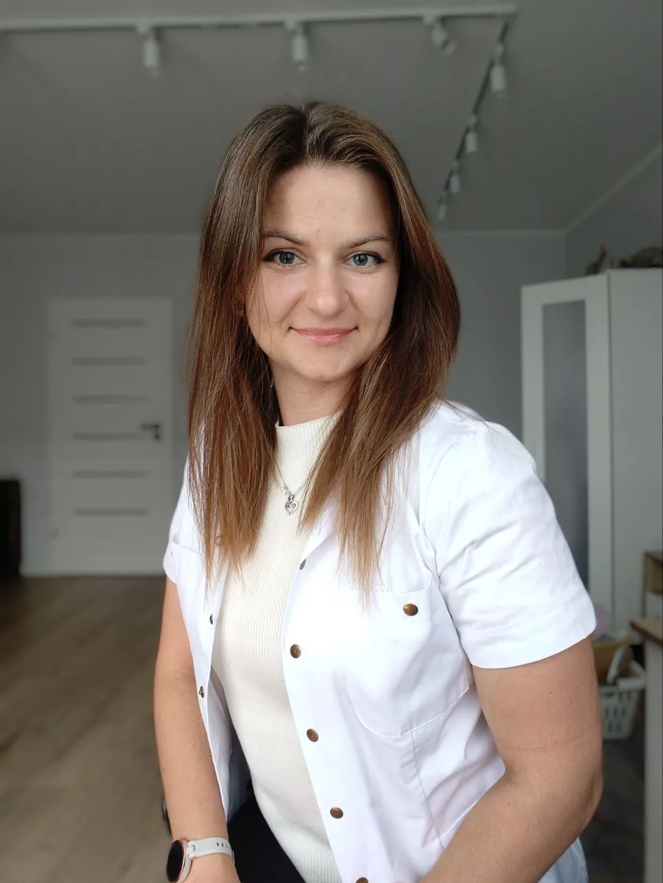 Portretowe zdjęcie osoby używane jako ilustracja do usług kontroli i follow-up online w leczeniu otyłości Portretowe zdjęcie osoby używane jako ilustracja do usług kontroli i follow-up online w leczeniu otyłości